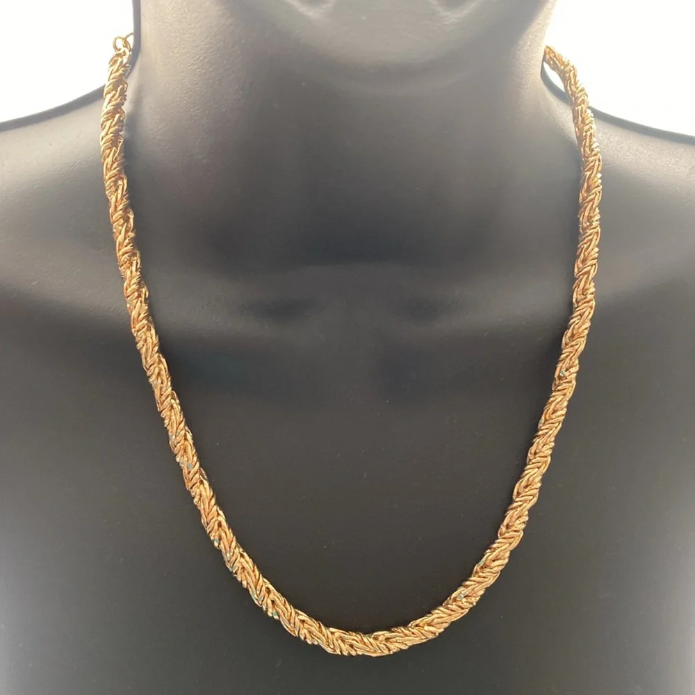 Banana Republic Gold-Tone Twisted Chain Necklace 17”
